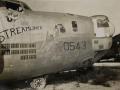 A "Streamliner" (5th BG „Bomber Barons”, 72nd BS) nose art-ja két kedvelt stílust ötvöz: részben pin-up girl, részben képregényes témájú