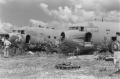 A bal oldali C-47 Skytrain-en is látványos a női témájú nose art-ok csonkítása