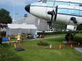 A DC-3 orra alatt kis sínpár kanyarog...