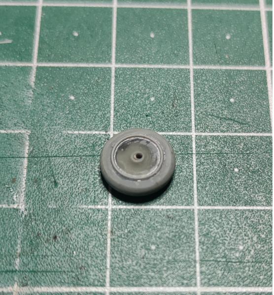 MIG E-8

Kész is az abroncs pereme.