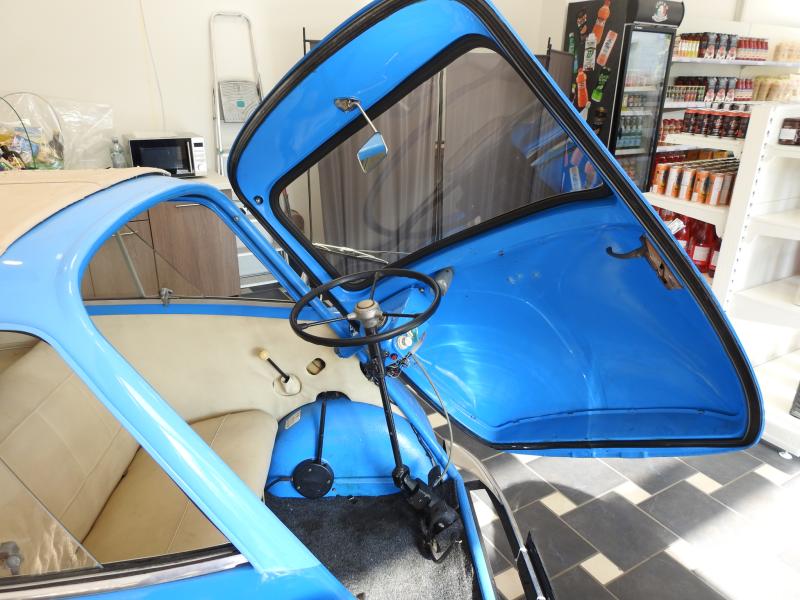 BMW Isetta - 2025 szept 12 Szegeden Centro Itália Kft üzletben Kossuth L sugárút 72/b 