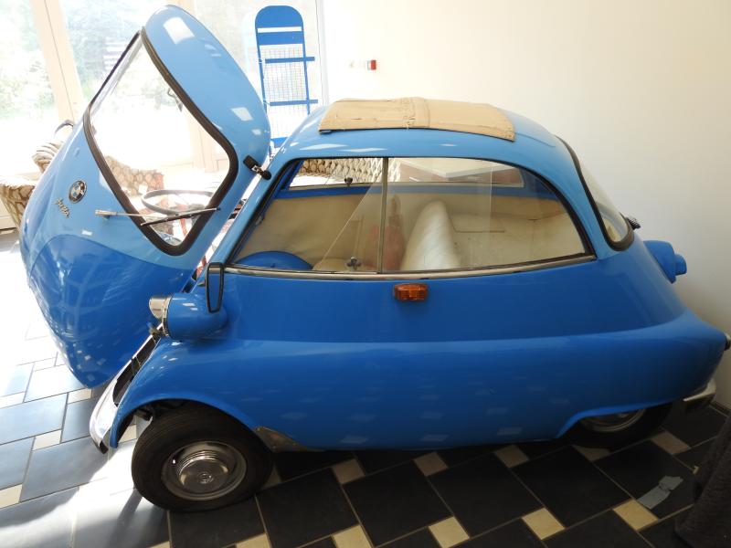 BMW Isetta - 2025 szept 12 Szegeden Centro Itália Kft üzletben Kossuth L sugárút 72/b 