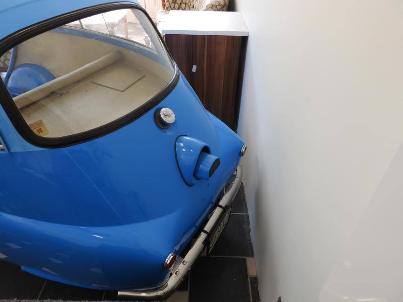 BMW Isetta - 2025 szept 12 Szegeden Centro Itália Kft üzletben Kossuth L sugárút 72/b 