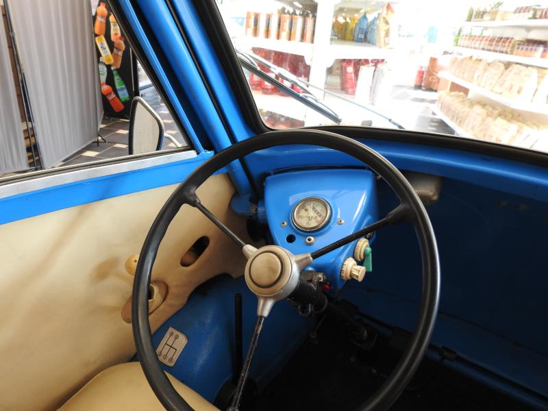 BMW Isetta - 2025 szept 12 Szegeden Centro Itália Kft üzletben Kossuth L sugárút 72/b 