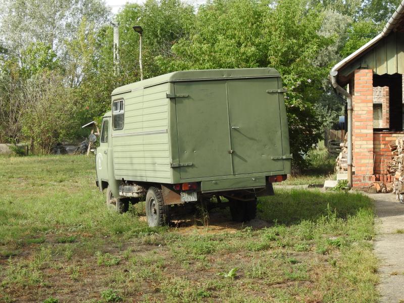 Dobozos UAZ-452 már nem Szegeden hanem szomszédjába Szatymazon az 5-ös útmelletti vadászház udvarán