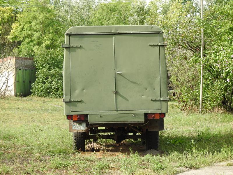Dobozos UAZ-452 már nem Szegeden hanem szomszédjába Szatymazon az 5-ös útmelletti vadászház udvarán