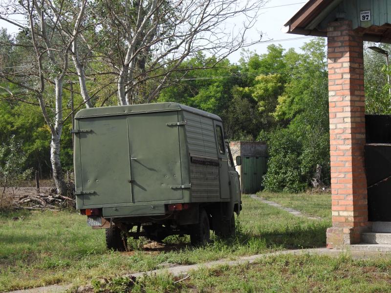 Dobozos UAZ-452 már nem Szegeden hanem szomszédjába Szatymazon az 5-ös útmelletti vadászház udvarán