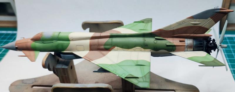 MIG E-8

A csillagmotor nem áll jól neki...🤣