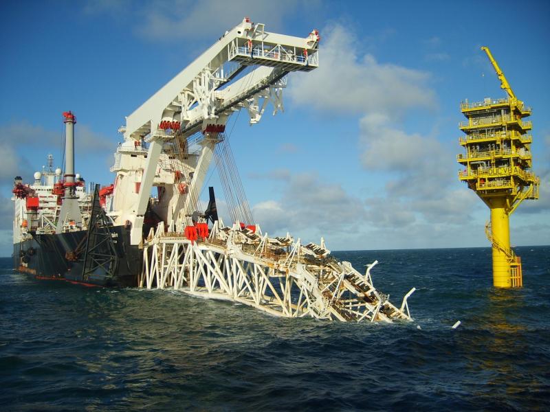 A Solitaire a Wellhead mellett