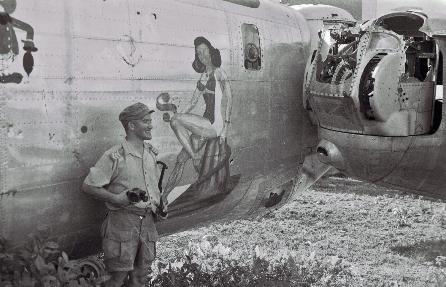 Ezt a B-24J-175-öt "Armed Venus" névre keresztelték (494th BG „Kelley’s Kobras”, 867th BS)