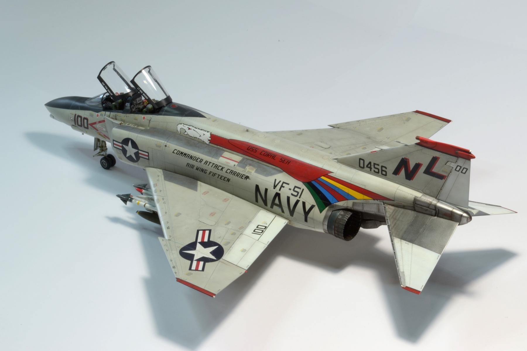 A Tamiya lehetőséget biztosít a szárnyvégek felhajtott, illetve a féklapok és fékszárnyak kitérített állapotban történő megépítésére is, ám ezúttal egyik lehetőséggel sem éltem A Tamiya lehetőséget biztosít a szárnyvégek felhajtott, illetve a féklapok és fékszárnyak kitérített állapotban történő megépítésére is, ám ezúttal egyik lehetőséggel sem éltem