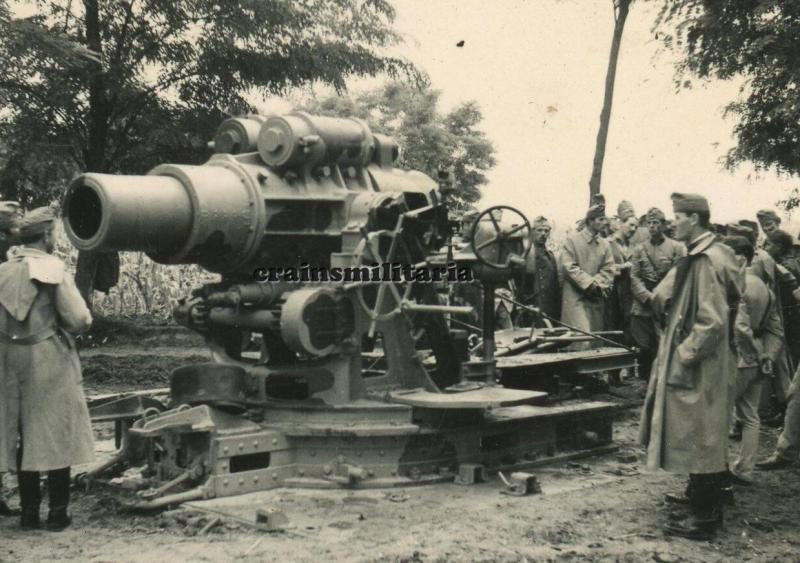 Gyakorlatozás egy 30,5cm 11-16.M mozsárral már magyar színekben1940-ben