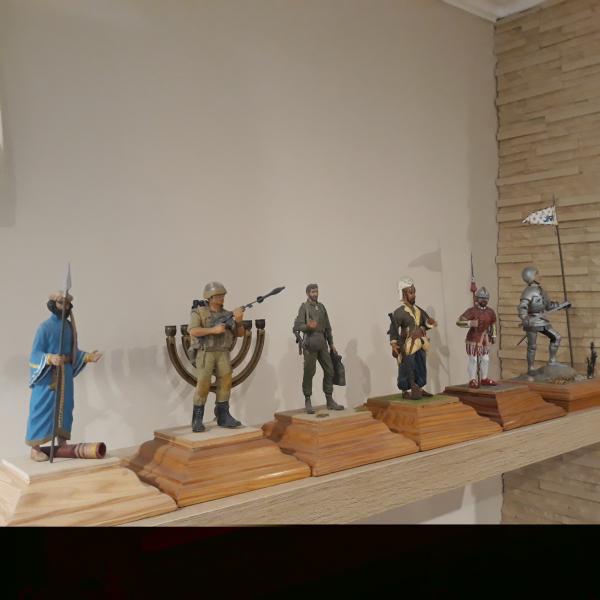 Történelmi figurák eladóak vagy csere.