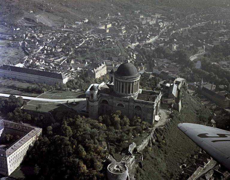 Esztergom a HA-LIS fedélzetéről

1960. október 14.