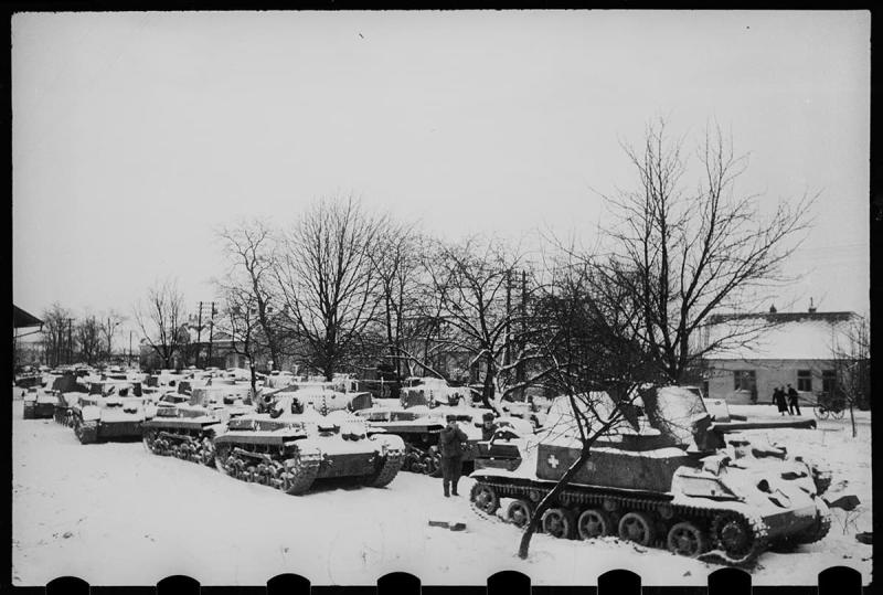1517_german-tanks-captured-by-kravchenkos-troops--par_Komarom