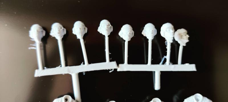 Figura_NAVY modern_1-32_4db_8 fej_össz 6000Ft_3