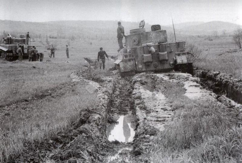 312 - a 301 (507.S.P.a) dobozával 122 vontatja