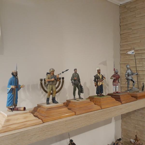 Történelmi figurák eladóak vagy csere.