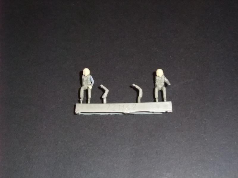 1/72 US. Navy pilóták 2 db ; 1500.-