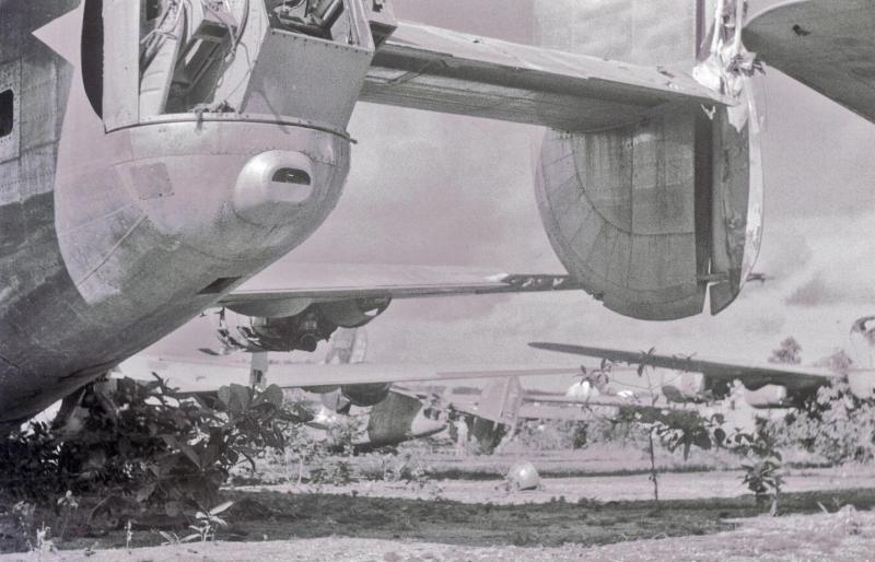 Egy B-24 Liberator faroklövészének tornya

Az eltelt időt az is jelzi, hogy egyre kevesebb ép üvegfelületet lehet látni a gépeken.

(Cees Taillie felvétele)