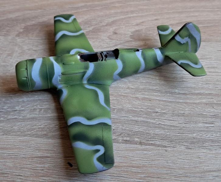 Színezve, de még "hason"