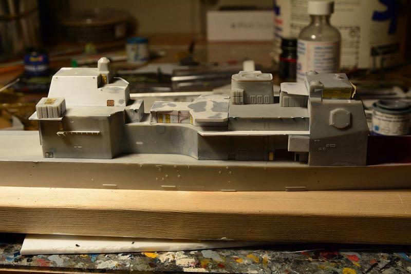 A sztirolból készült fehér részeknél térnek el a valós egységek

Itt kell nagyon tanulmányozni az általunk választott hajót.