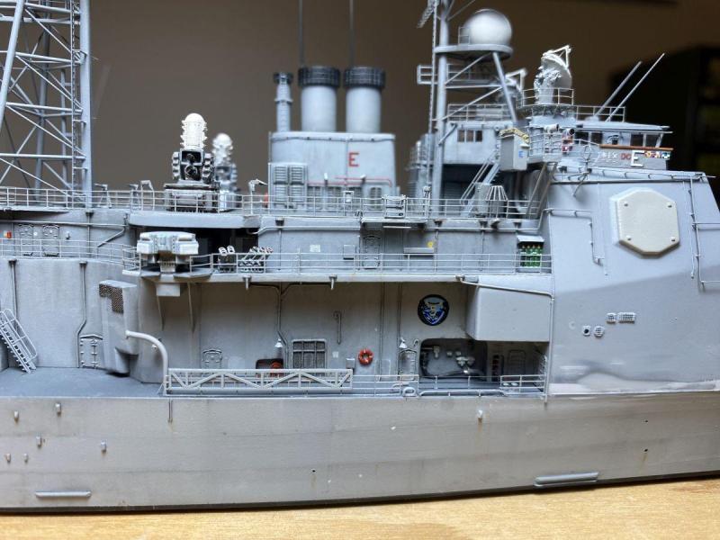 Felépítmény hozzácsiszolva a törzshöz