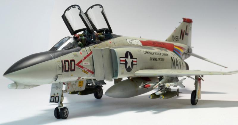 A Tamiya nagy számú stencilfeliratot ad a maketthez, de egy külön forgalmazott matricalapjukon továbbiakat is lehet vásárolni tőlük, ha valaki mégis kevésnek érezné