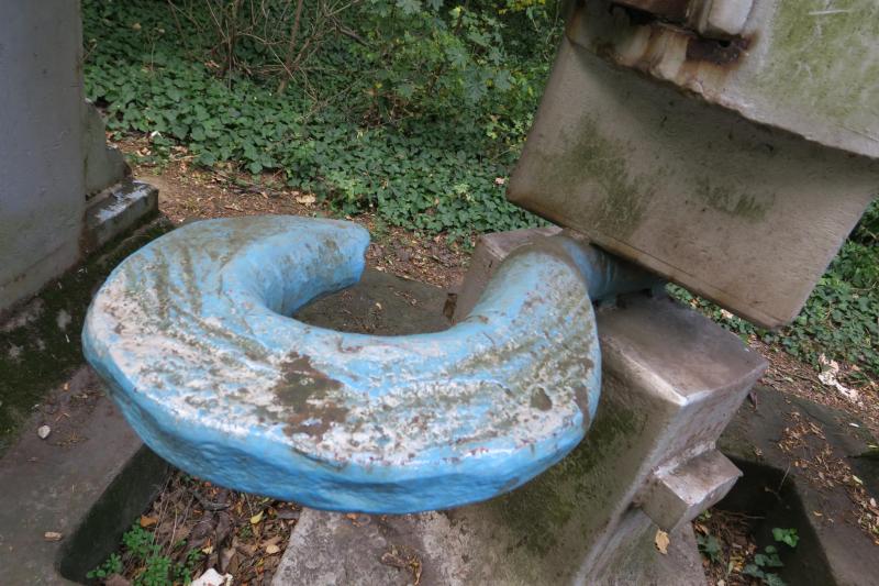 Biztos, ami biztos, a munkadarabot odahegesztették, nehogy lába kéljen