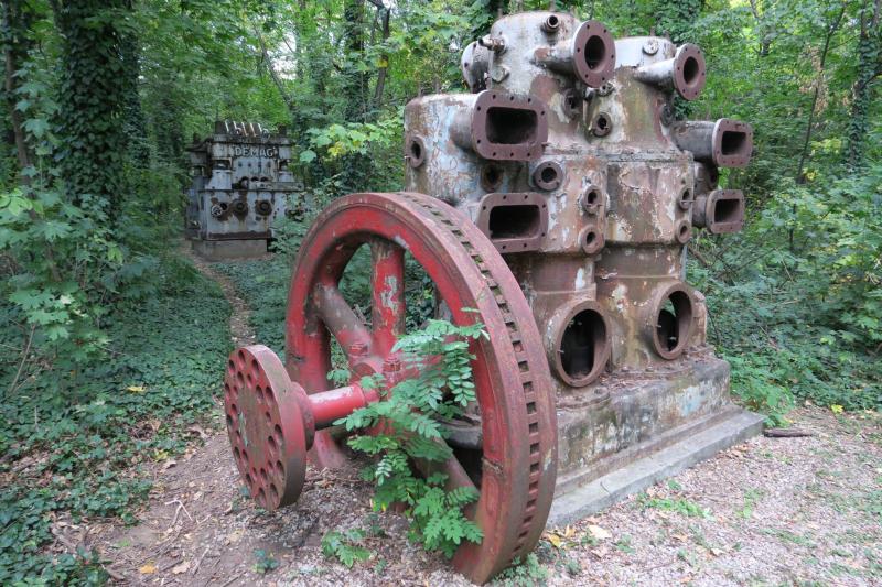 A gép a vasmű 1-es légsűrítőjében dolgozott

Az üzem területén több alegység felelt a sűrített levegő előállításáért, ami rengeteg géphez és a kohók működéséhez is nélkülözhetetlen volt.