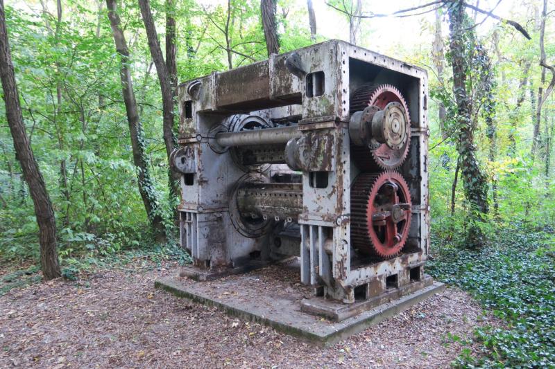 Lemezvágógép

A fémlemezek vágását, darabolását, lyukasztását végezte.