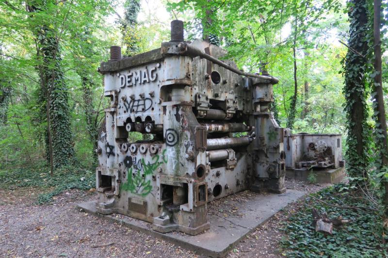A némeg DEMAG cég lemezegyengető gépe

A gép a borsodnádasdi lemezgyárban dolgozott. Talán ezen is átmentek az Ikarusok lemezei.