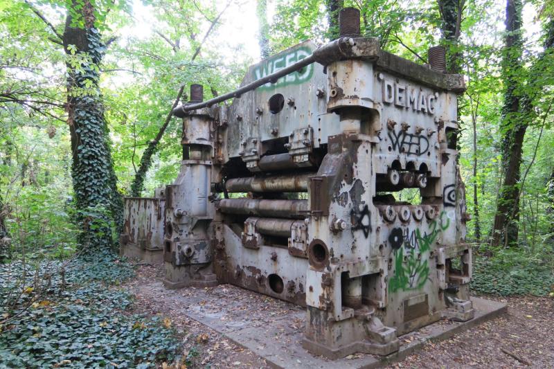 Érdemes megfigyelni a hatalmas meneteket, amik egybentartották a szerkezetet