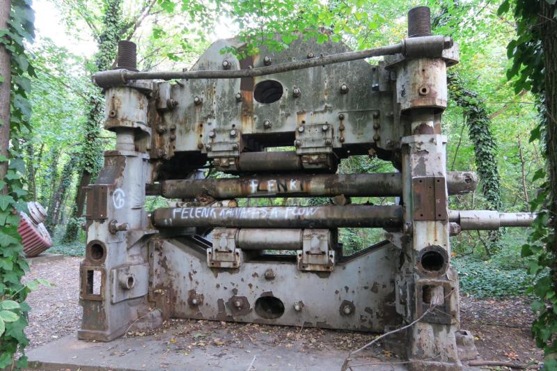 A nagyobb hengereket a rövidebbek támasztották, hogy a rendkívüli igénybevétel miatt ne hajoljanak meg