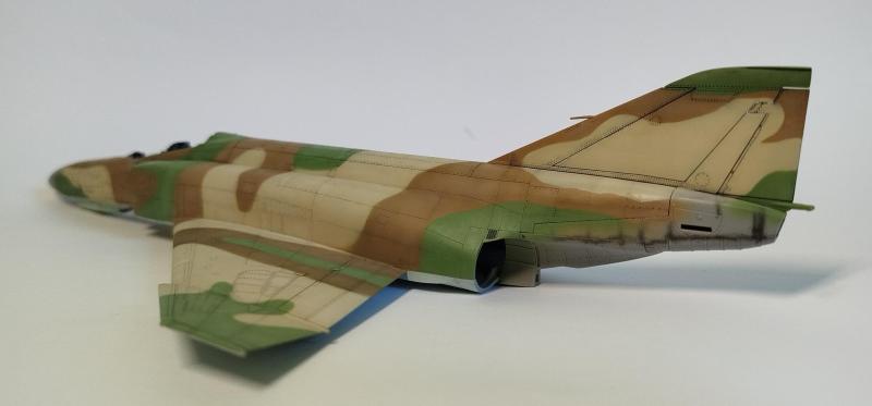 F-4 panelvonalak