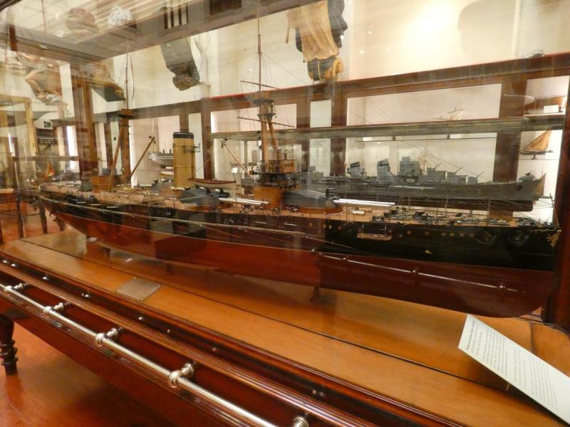 Az Espana csatahajó

Mivel Spanyolország kihagyta a két világháborút, a spanyol csatahajókról kevesebbet tud a világ, mint a Yamatóról, a Bismarckról vagy akár a Szent Istvánról. Az Espana egy három egységből álló osztály névadója (a másik két egység az Alfonso XIII és a Jaime I). Az Espana alig 11 éves karriert futott be, mert a gyors műszaki fejlődés miatt - az angoloktól eltérően - a spanyolok nem szorgalmazták az I. világháborús hajóik modernizálást és hadrendben tartását.