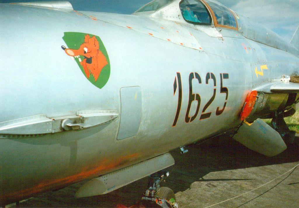 1625 piros keretes számokkal