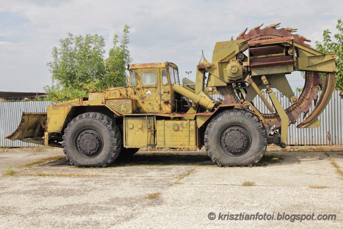 TMK-2 gumikerekes árokásógép