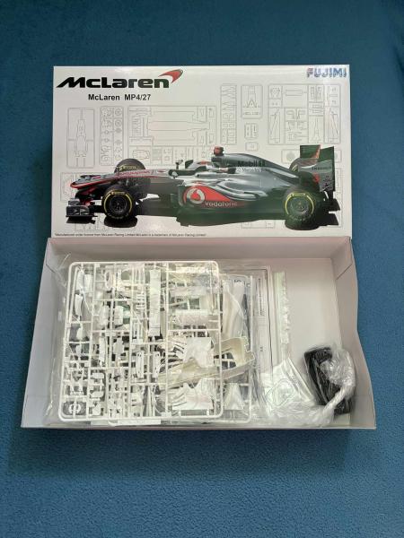 Fujimi McLaren MP427 (Pár nagyobb elem leválasztva)