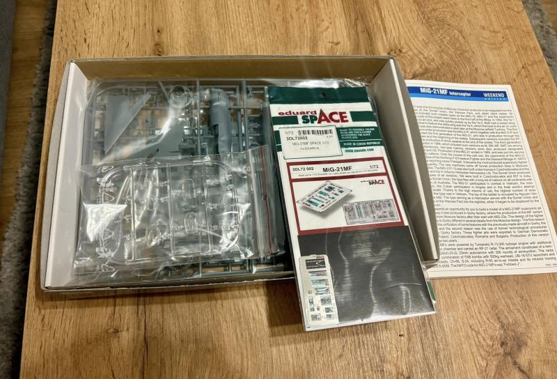 Eduard Mig-21mf weekend + Eduard Space 2