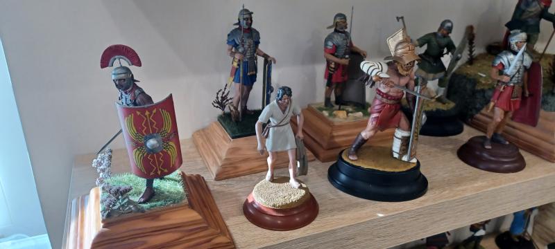 Történelmi figurák eladóak vagy csere.