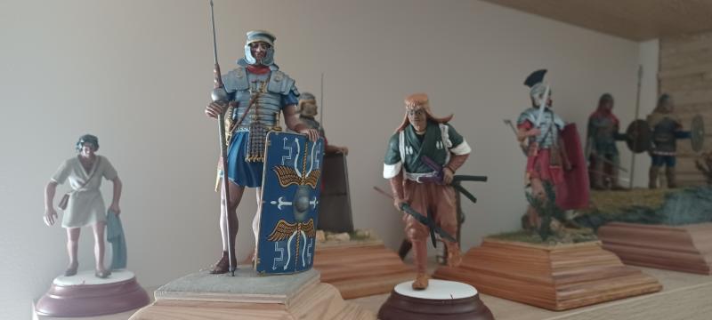 Történelmi figurák eladóak vagy csere.