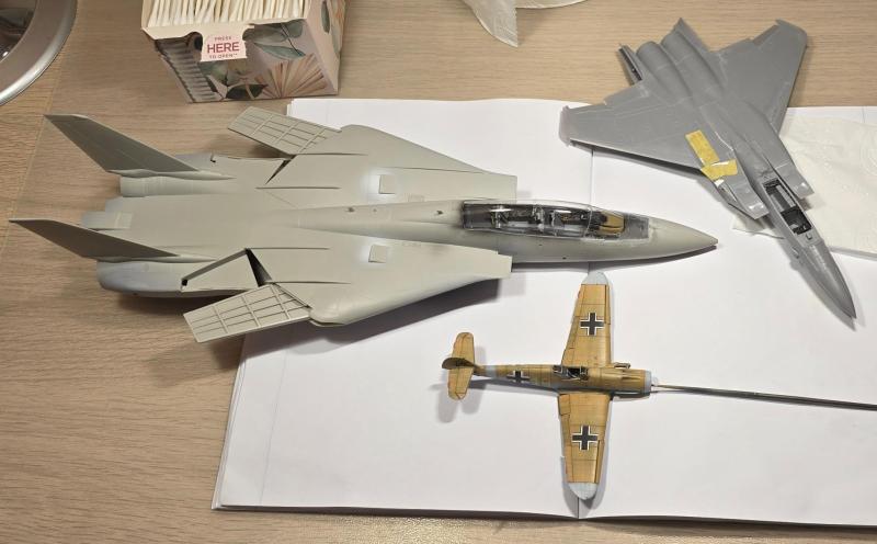 Méretek

Csak az összehasonlítás véget milyen nagy a 48 -as tomcat, 72 bf109 és F-15 höz képest