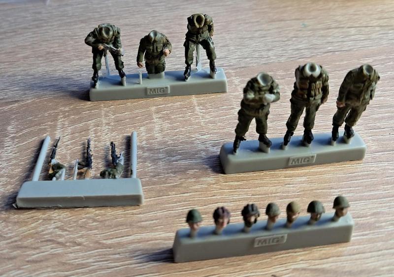 Fejetlenek, meg a többiek, némileg színezve