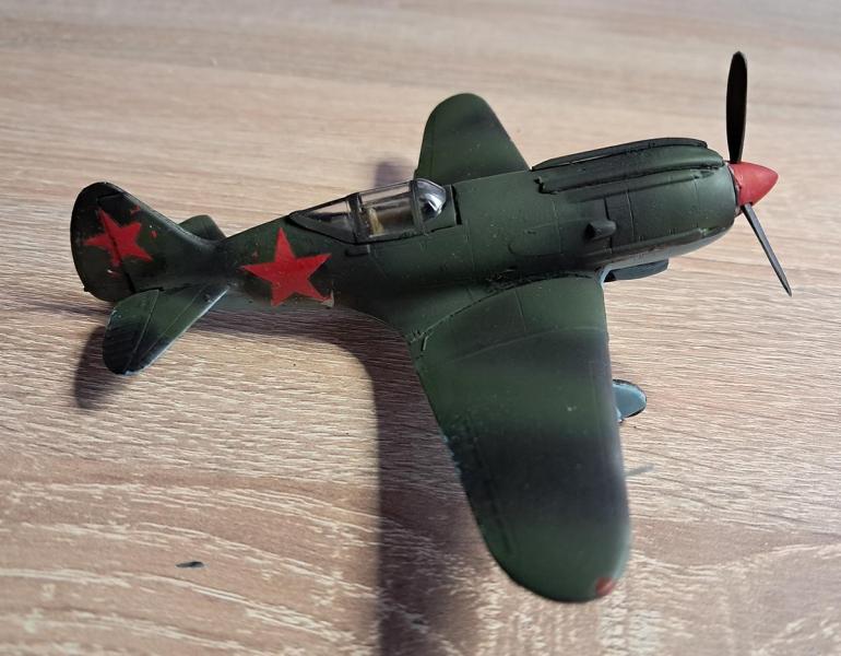 Már-már készen, a kabintető nincs rögzítve