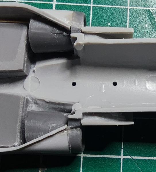 A jobb oldali terelő már befaragva, a bal oldali következik