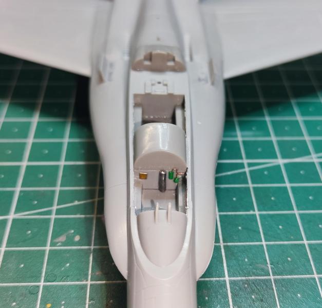 A pilóta katapultülése mögé is tettem pár bizb@szt