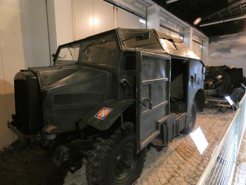 Tüzérségi vontató a lövegével