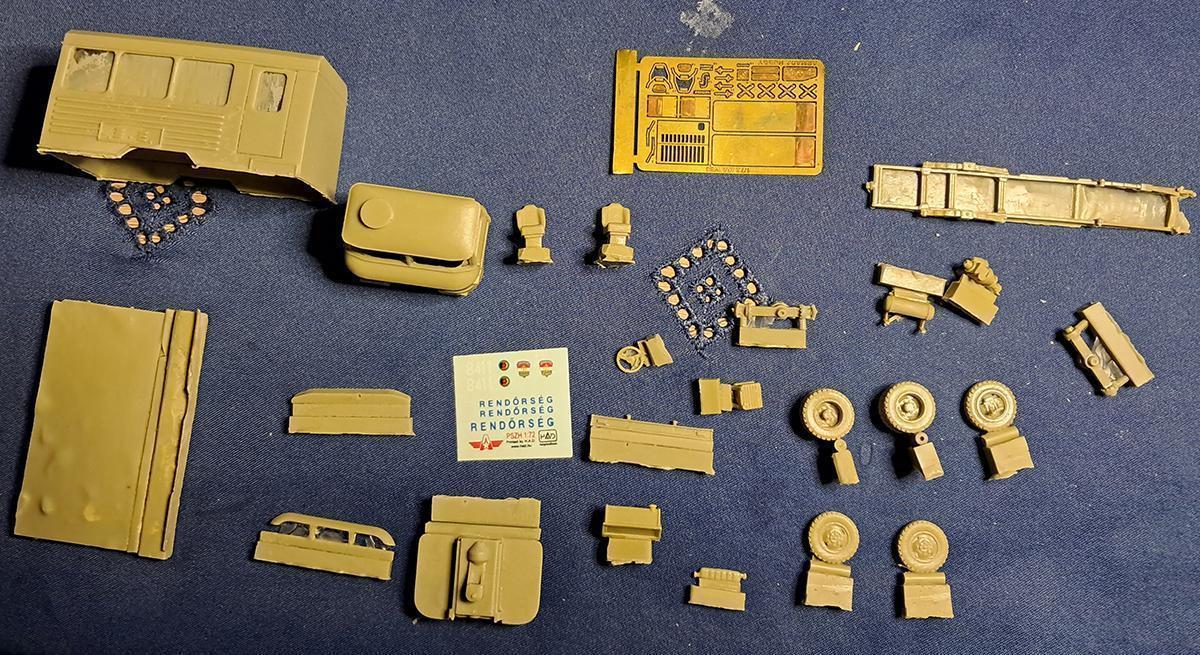 Alkatrészek a dobozból