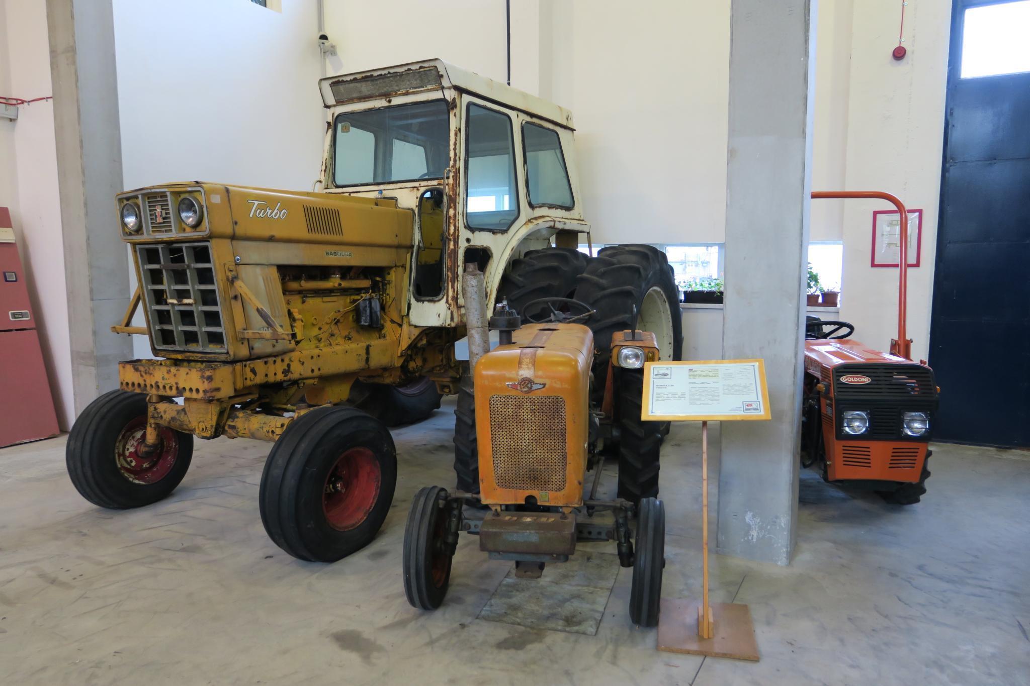 International Harvester IH Farmall 1066